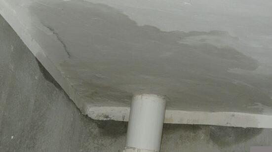 墻面滲水有什么辦法修復(fù)？屋頂防水施工的時候這些要留意